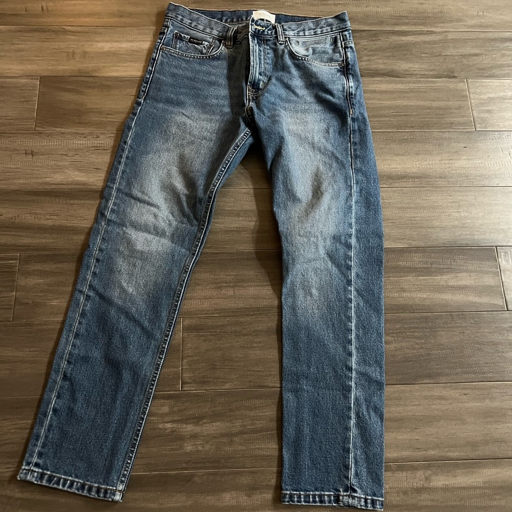 Quicksilver 32 by 32.. never worn.. $35